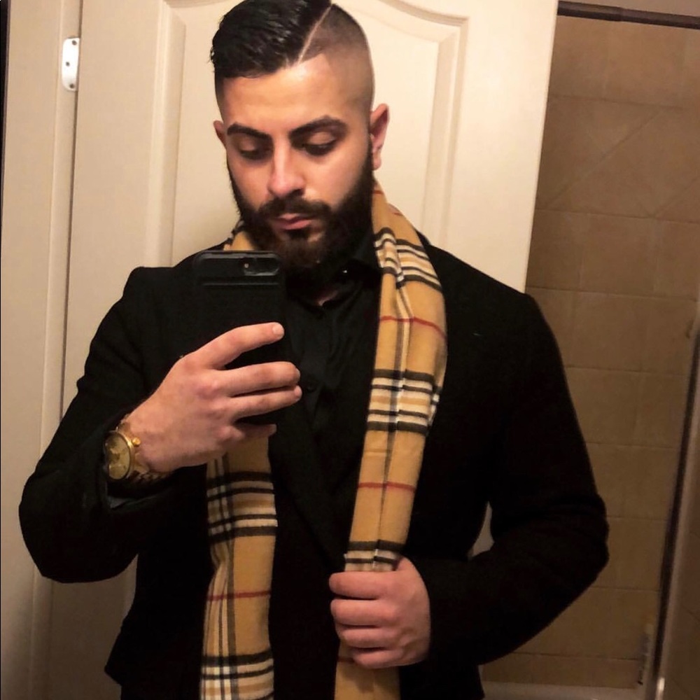 Meet your Posher, Radmehr